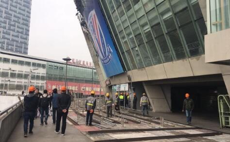 第51分钟，布卡里右路禁区传到后点坎加侧身凌空打门被奥尔特加神勇扑出，随后奥莱因卡一脚远射被奥尔特加飞身扑出。